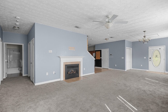 Building Photo - 2496 Lakeview Dr S