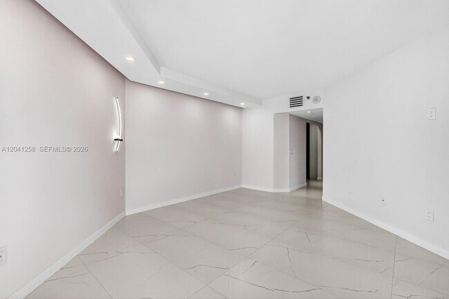 Building Photo - 16445 Collins Ave