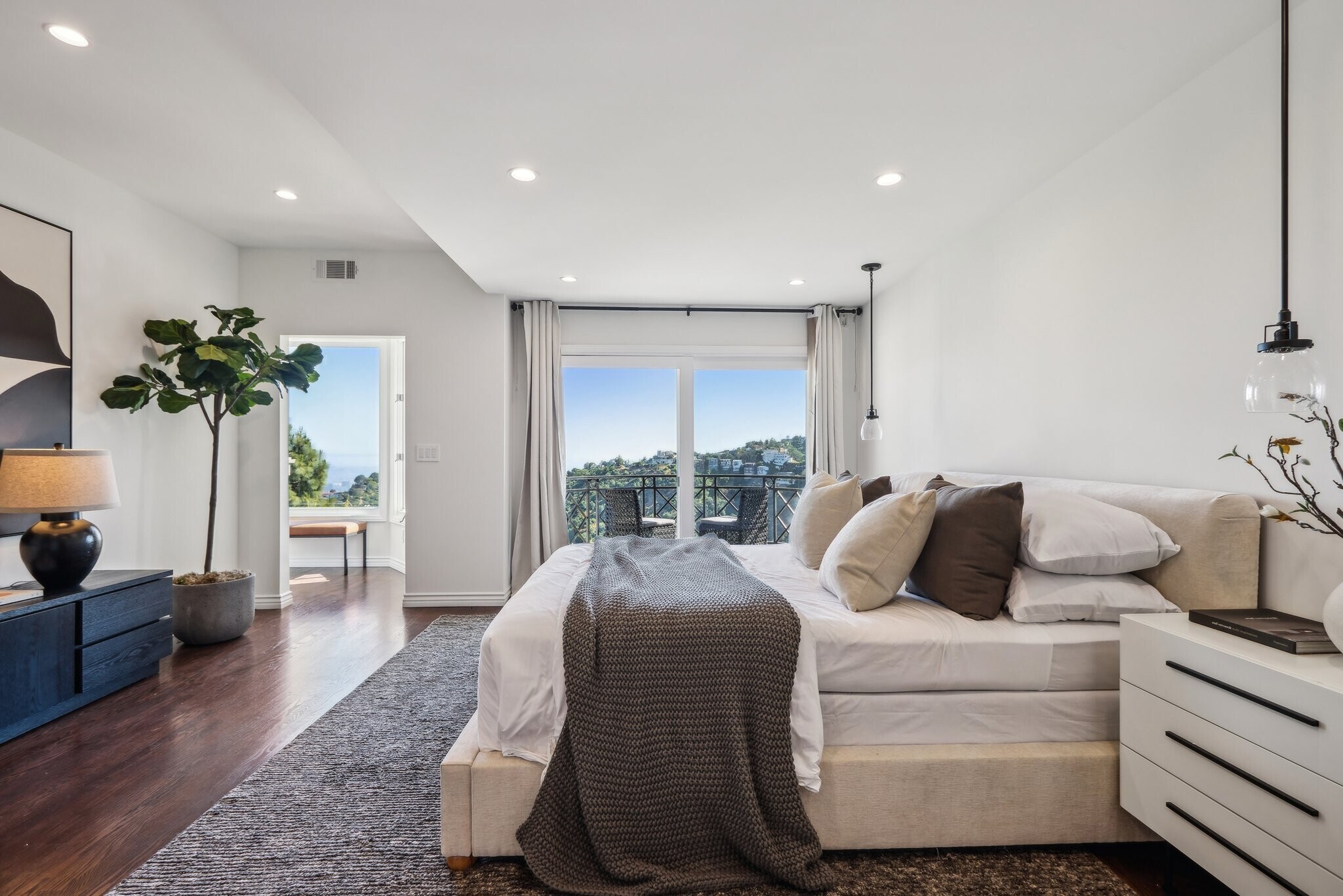 Building Photo - 2411 Mount Olympus Dr