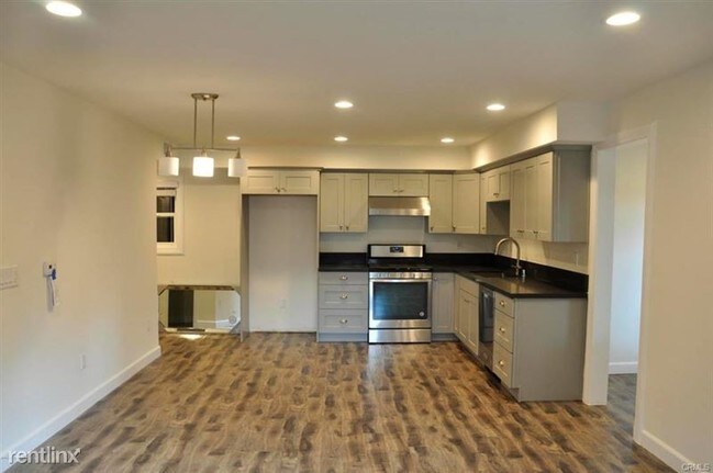 Building Photo - 455 Richmond Rd