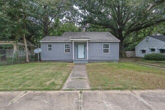 Building Photo - 209 Calhoun St