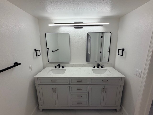 Primary Bathroom - 3031 N Civic Center Plz
