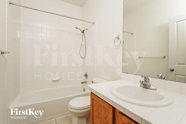Building Photo - 10802 Barclay Ct