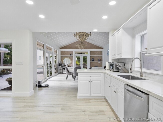 Building Photo - 411 Poinciana Dr
