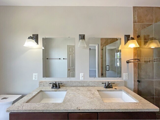 Building Photo - 15716 Palermo Terrace