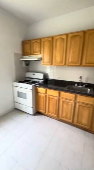 Building Photo - 1959 Fowler Ave