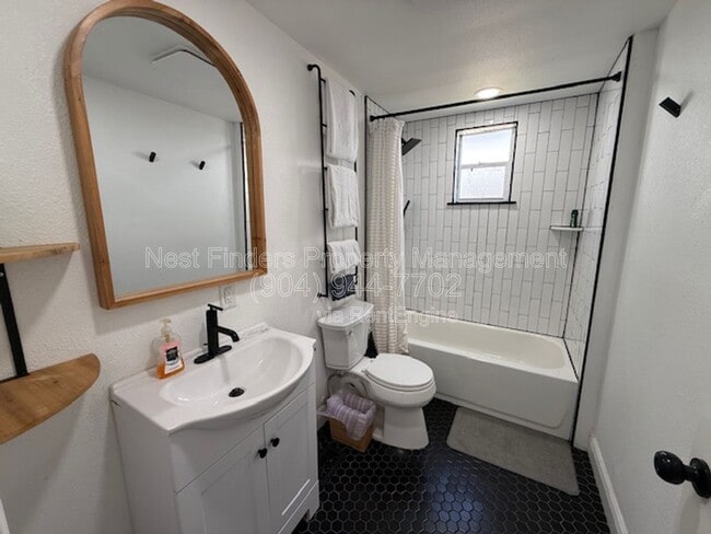 Building Photo - 2813 College St