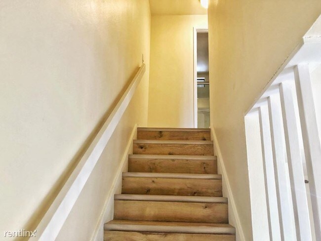 Building Photo - 10112 NE 68th St