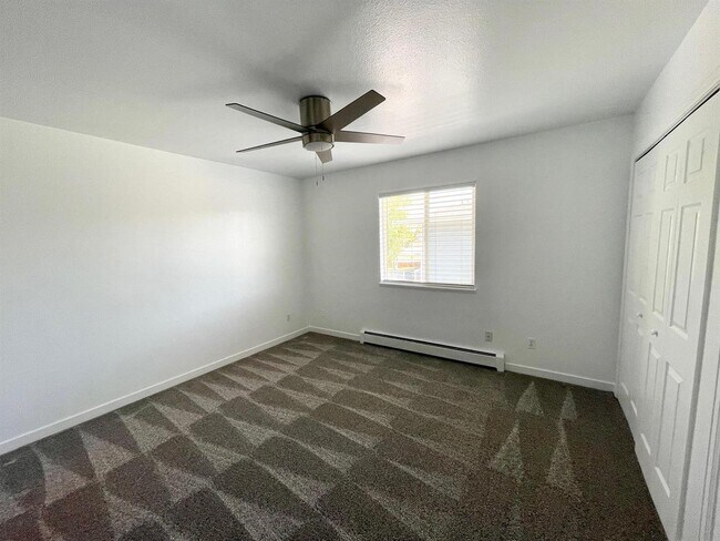 Building Photo - 254 Beacon Ct