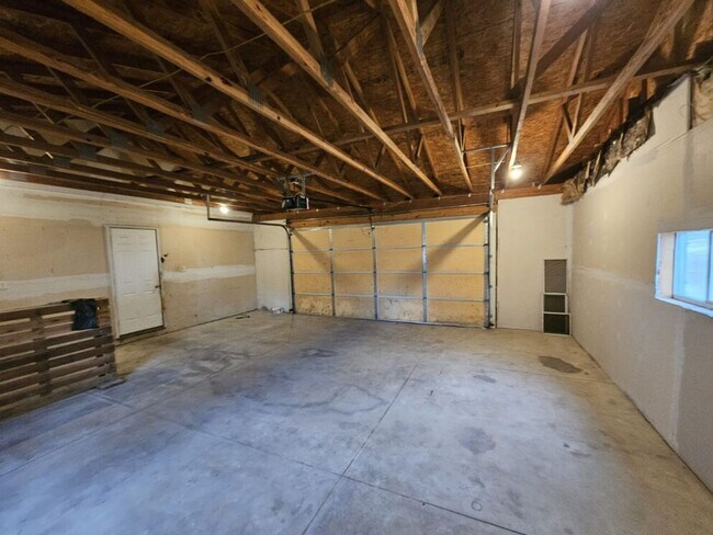 Building Photo - Updated 2 Bedroom (with flex/office space), 2.5 Bath Home with Attached Garage – $1,695/Month