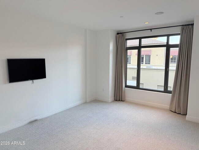 Building Photo - 7181 E Camelback Rd