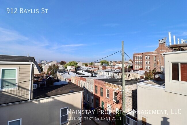 Building Photo - 2 Bedroom Rowhome w/ Rooftop Deck!