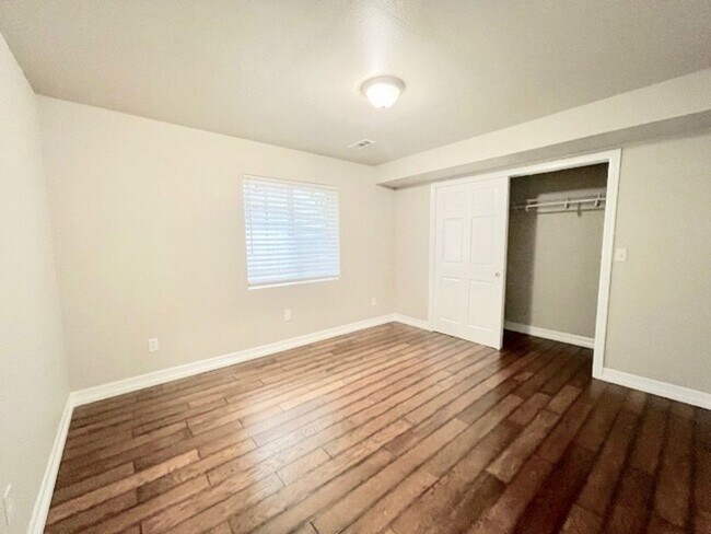 Building Photo - Stunning 4 Bed/4 Bath Home in Banning Lewis Ranch