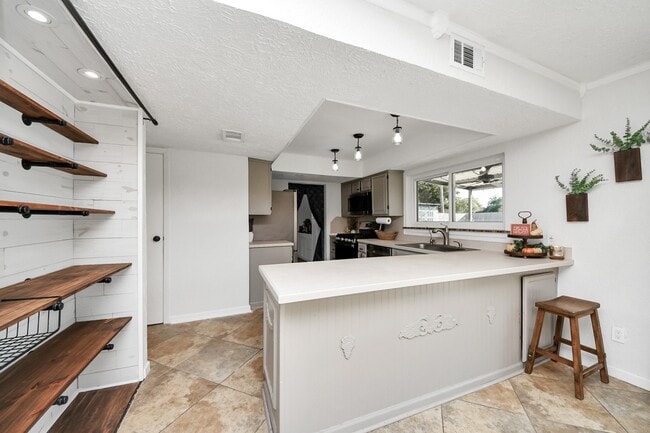 Building Photo - 601 E Castle Harbour Dr