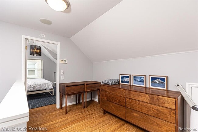 Building Photo - 328 George St