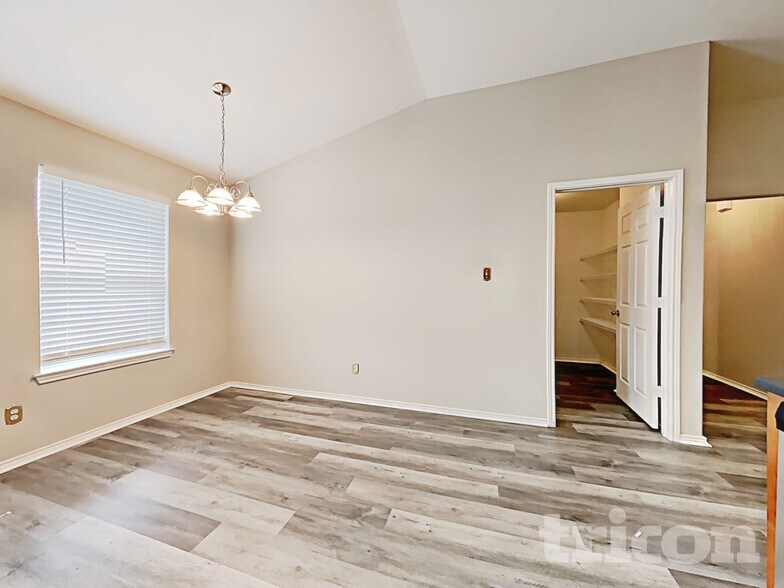 Building Photo - 9906 Sable Arrow