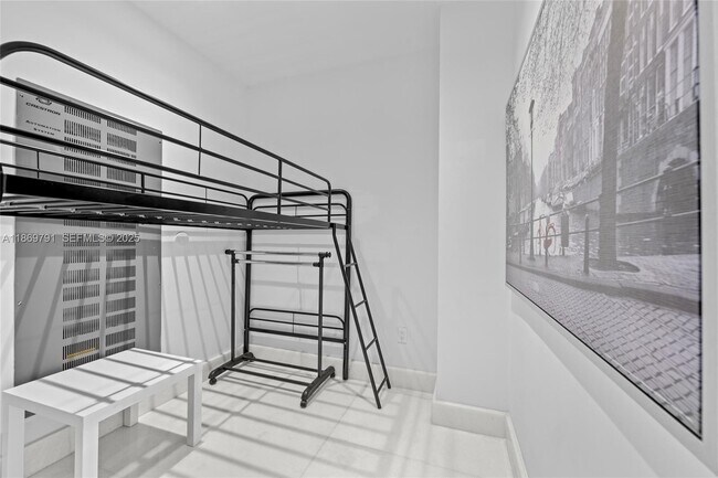 Building Photo - 16901 Collins Ave