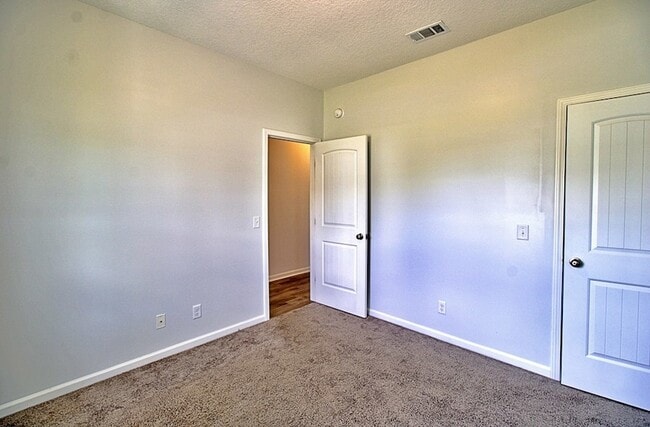 Building Photo - 29 Quarter Horse Run NE