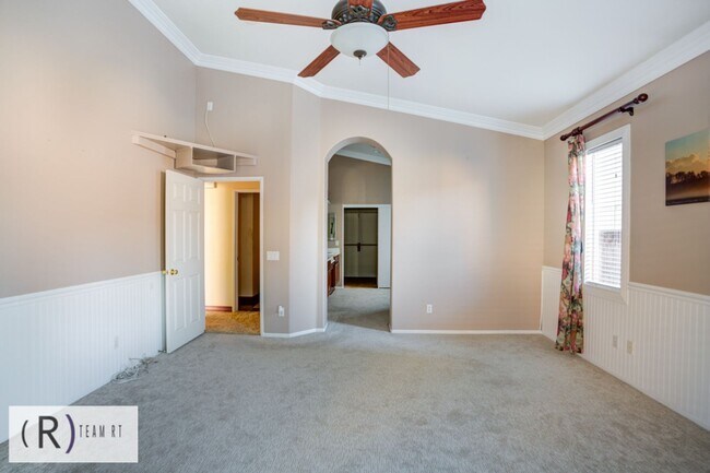 Building Photo - NEW PROMO PRICE! $3,470/MO