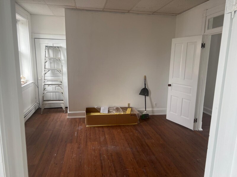 Building Photo - 210 E Main St