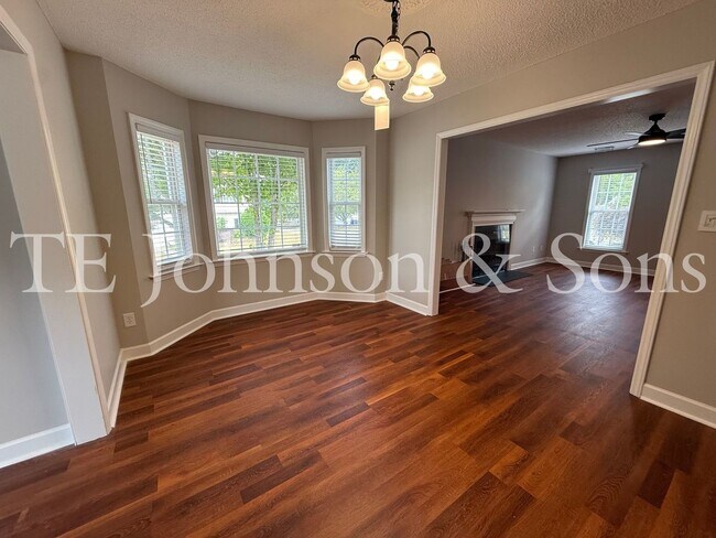 Building Photo - Spacious 3 Bedroom Home with Primary Suite on Main Level in Camden Forest