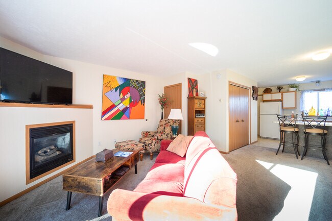 Building Photo - 3797 Vale Dr