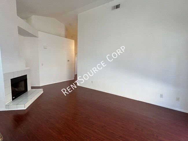 Building Photo - 39914 Milan Dr