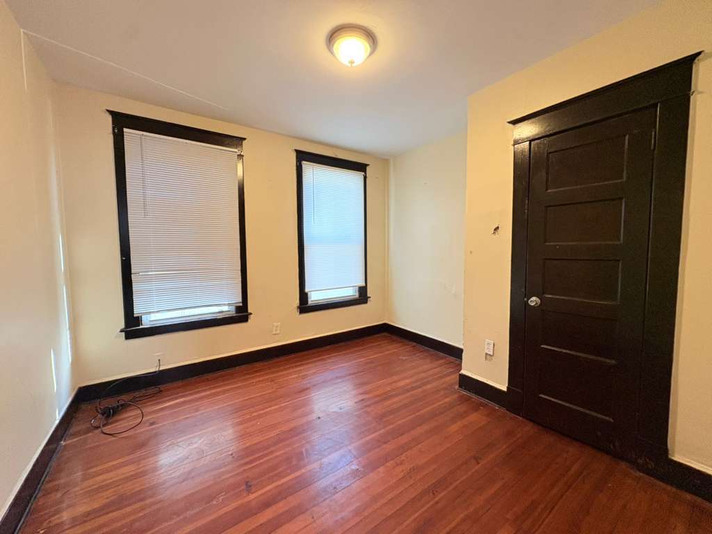 Building Photo - 327 Bassett St