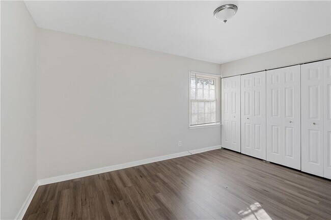 Building Photo - 2382 Peachwood Cir NE
