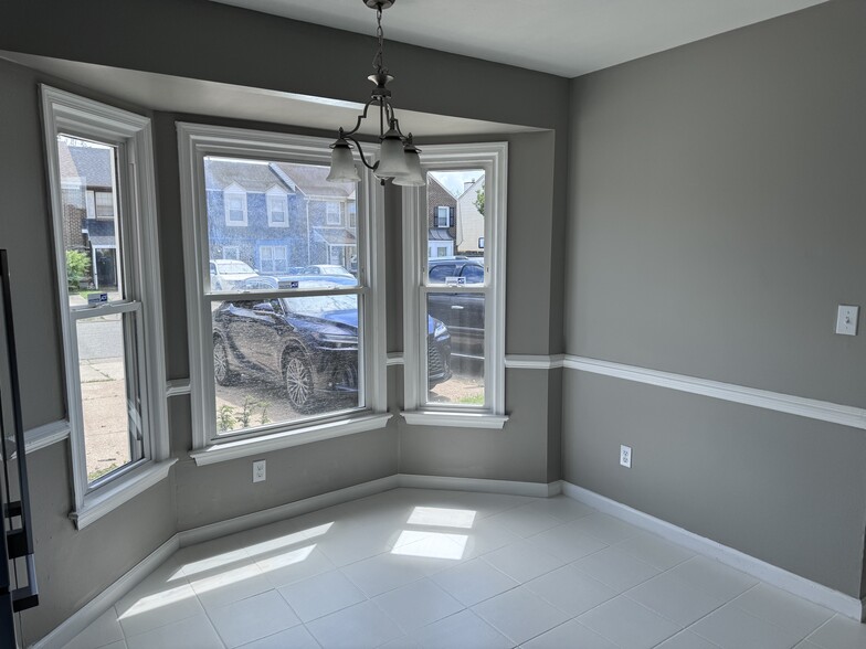 Building Photo - 1376 Battleford Dr