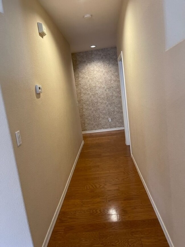 Building Photo - Turnkey Home, Ready For New Occupants!