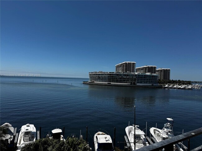Primary Photo - 1632 S Bayshore Ct