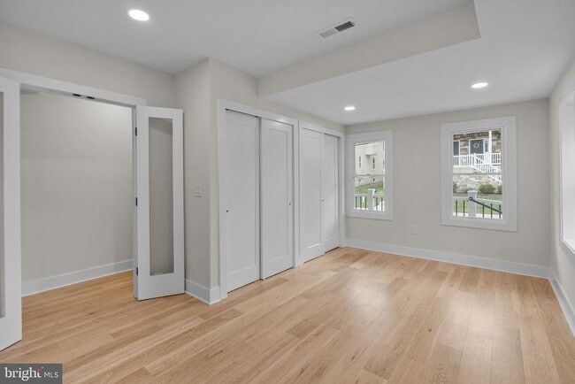 Building Photo - 334 Maple Ave