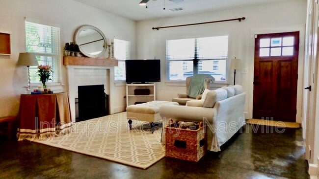 Building Photo - 3211 Anderson Pl