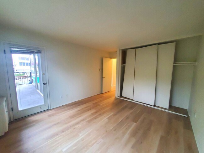 Building Photo - Spacious 1 bed/1bath.  Heat included in rent!  Off Street parking included.