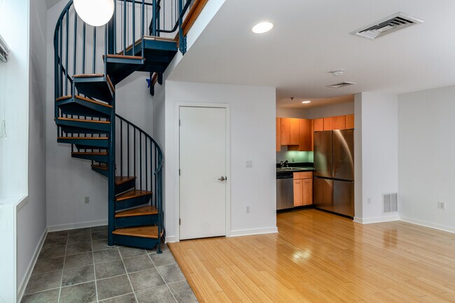 Building Photo - 36 Moore St