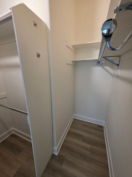 Building Photo - 2669 S Barrington Ave