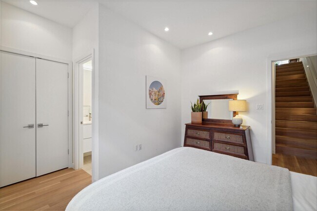 Building Photo - 1539 6th St NW