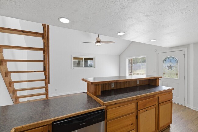 Building Photo - 105 Lazy Ike Ln