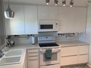 Building Photo - 4650 Cove Cir