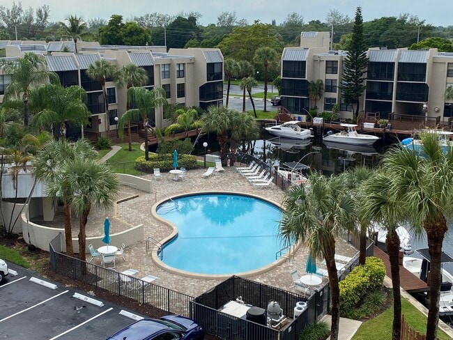 Building Photo - 20 Royal Palm Way