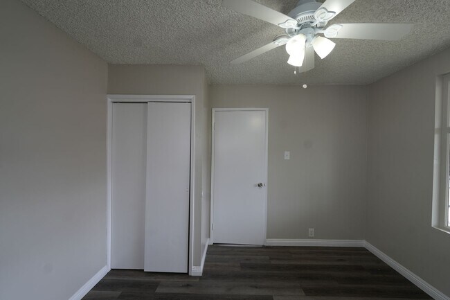 Building Photo - 440 RAYVON