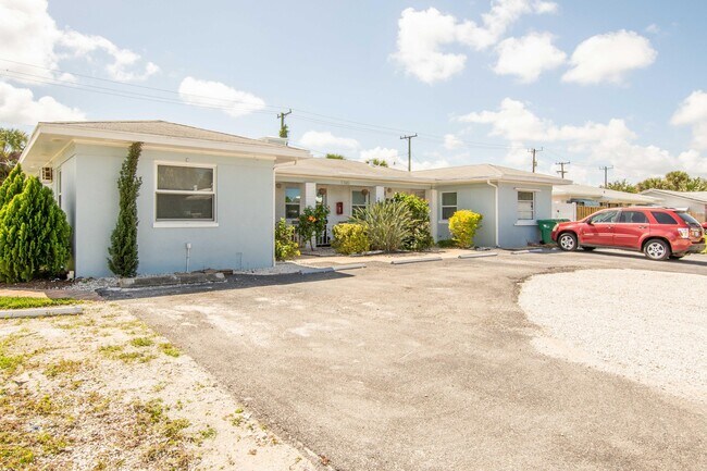 Building Photo - 1165 Cabana Rd