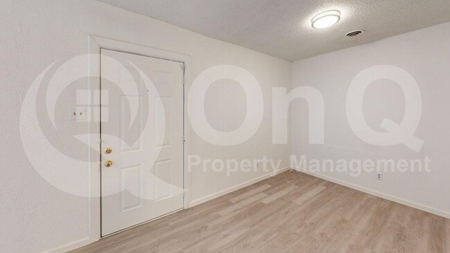 Building Photo - 910 S Mills Dr