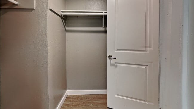 Building Photo - 1105 S Woodlawn St