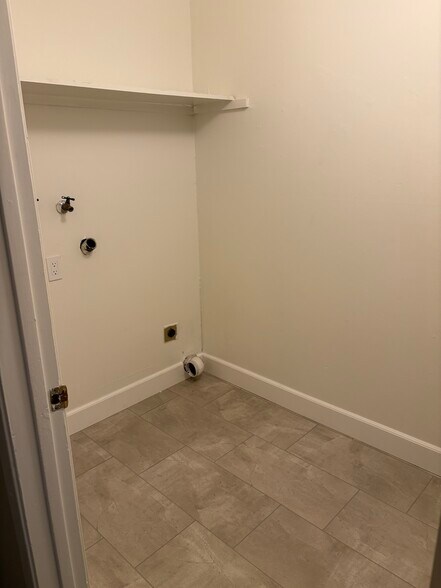 Building Photo - 5581 Sonoma Dr