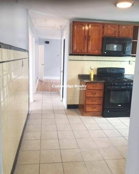 Building Photo - 62 Woods Ave