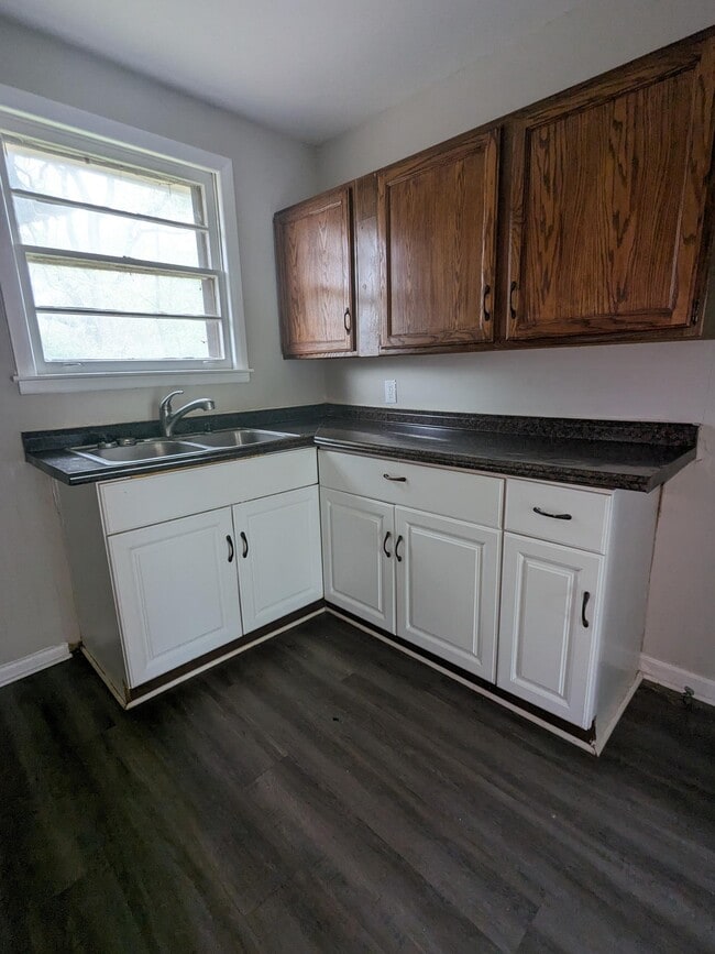 Building Photo - 1709 D Ville Dr