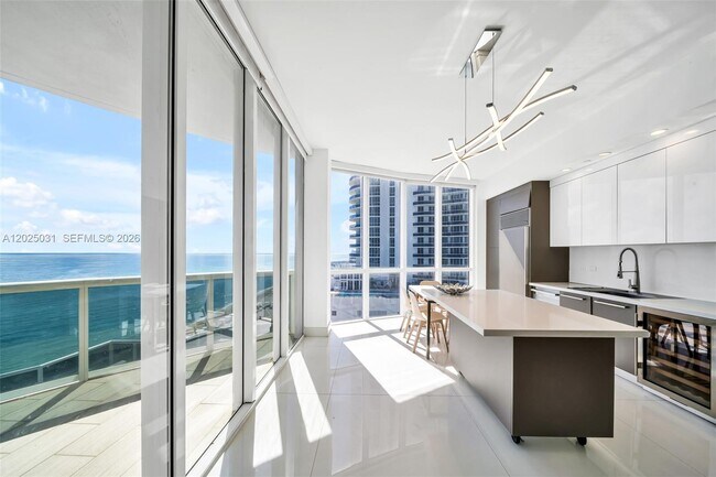 Building Photo - 16001 Collins Ave