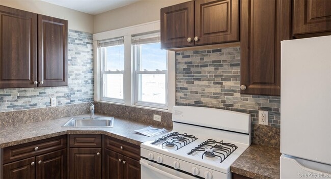 Building Photo - 162 5th Ave